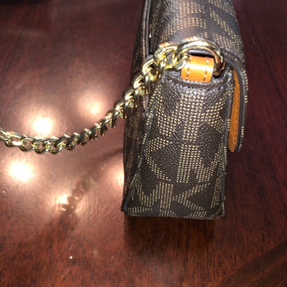 Michael Kors Handbag - Picture 6 of 8